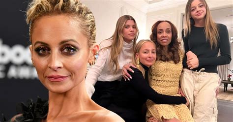 How Close Is Nicole Richie To Her Biological Mother。